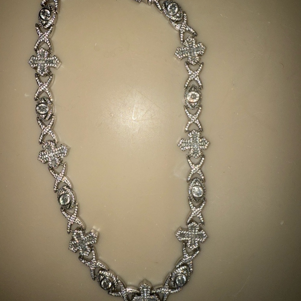 Elegant Silver Floral Necklace - Picture 2 of 2